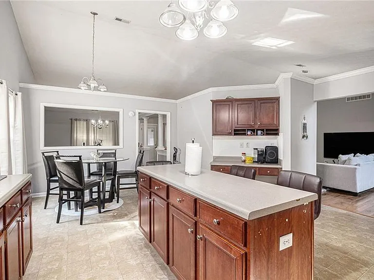 615 Hemlock Ct — Photo 17