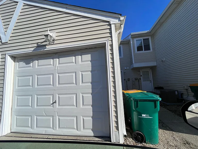 419 Meadow Green Ln — Photo 1