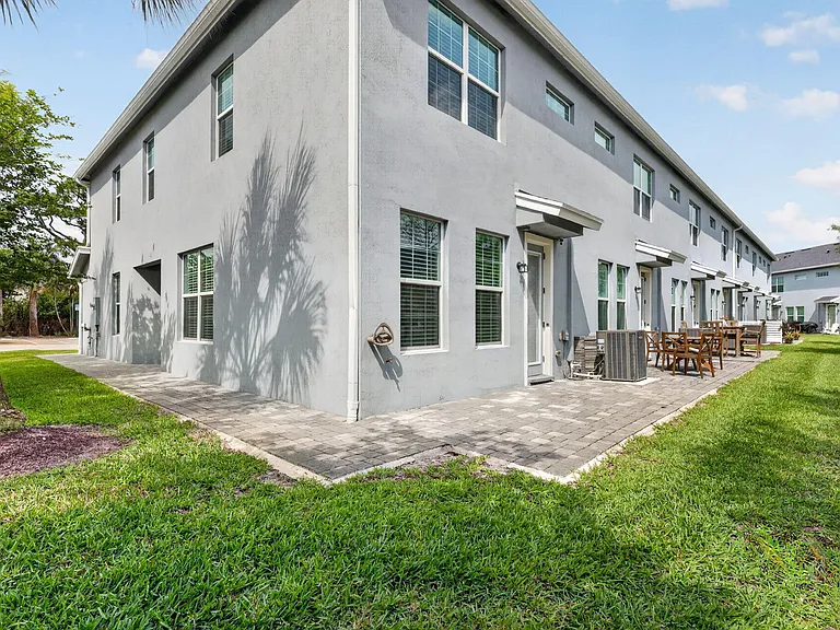1887 SE Ocean Cove Way — Photo 40
