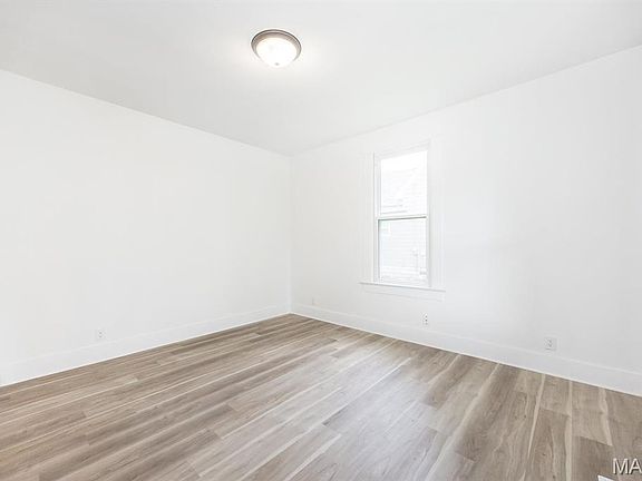 5th image of 47 W Poplar St