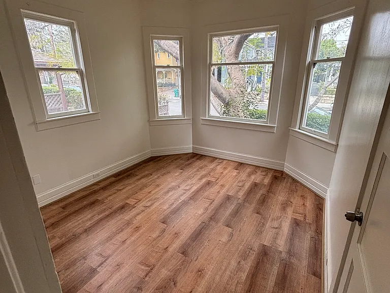 411 W De La Guerra St — Photo 6