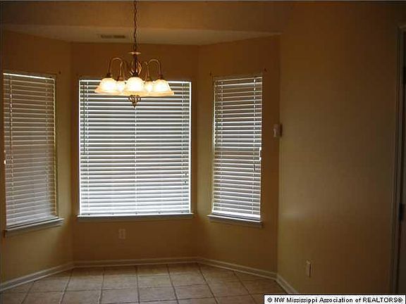 4th image of 1128 Bonnett Dr