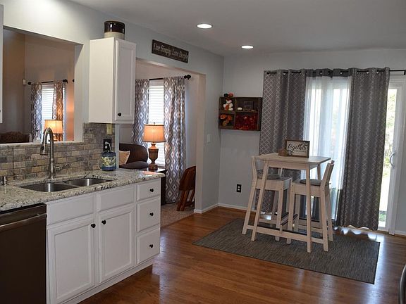 3rd image of 6465 Windlake Ct