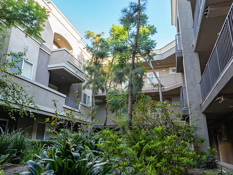 2820 Sawtelle Blvd — Photo 100