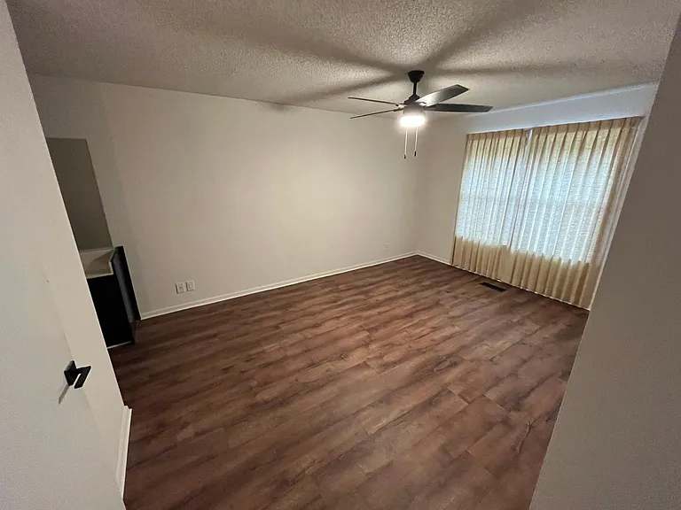 7429 S Atlanta Ave — Photo 14