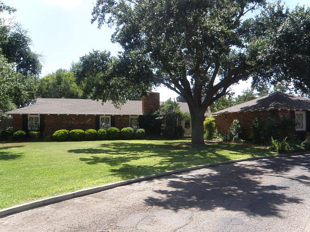 1st image of 2725 Bainbridge Dr