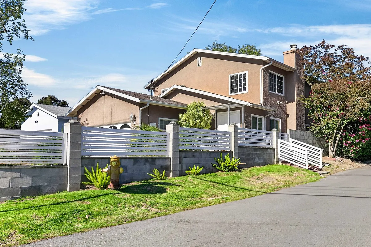 Building Photo - 10154 Mount Gleason Ave