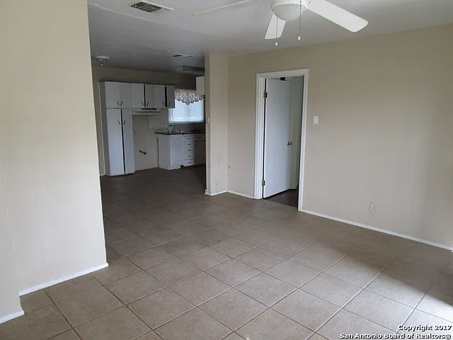 503 Yellow Wood Dr — Photo 2