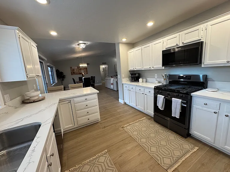3732 N Taylor Dr — Photo 75