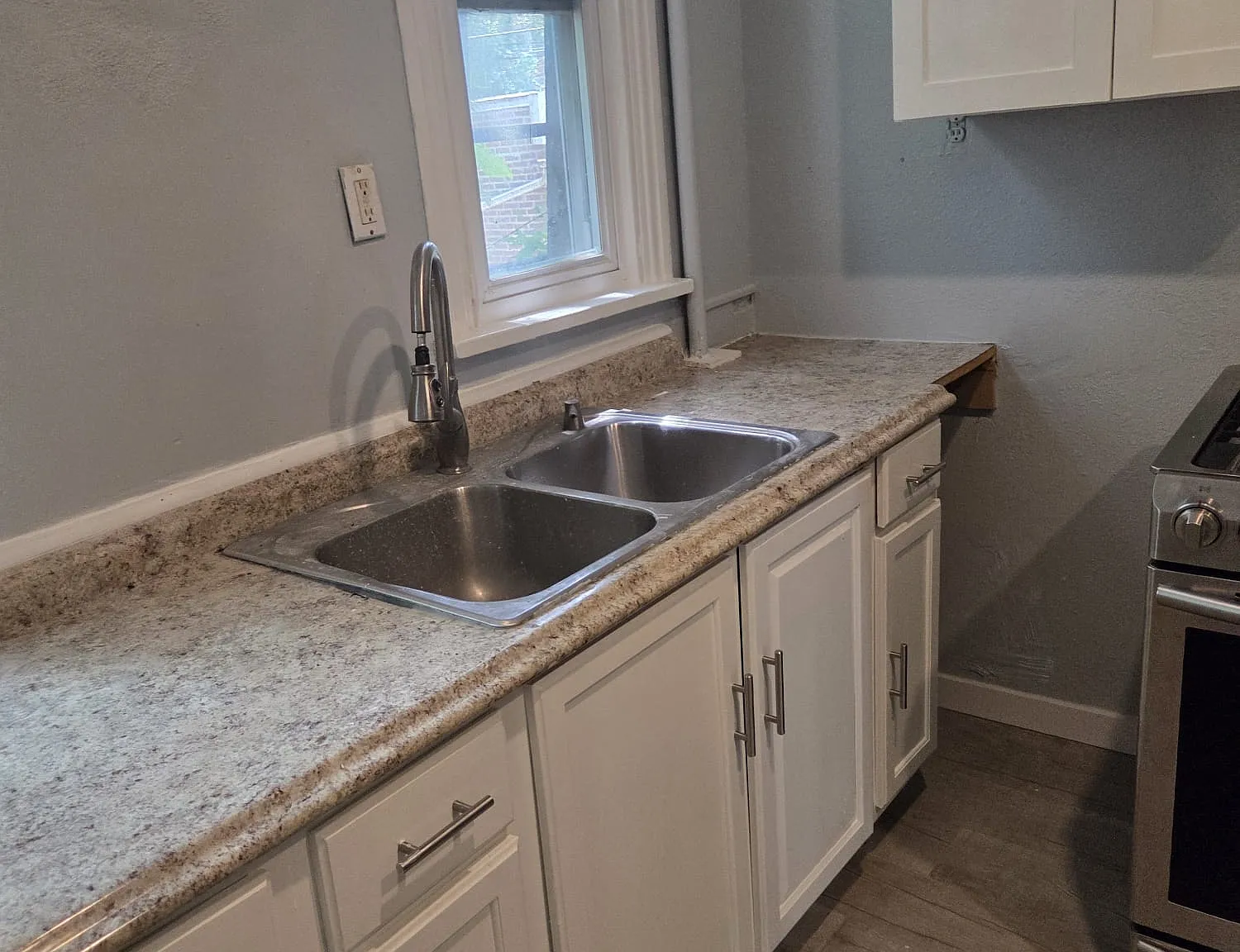 5 bed, 1.5 bath, 1728 sqft, $1,800 — Photo 2