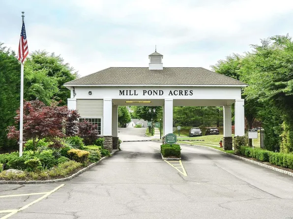 71 Miro Place #71, Port Washington, NY 11050