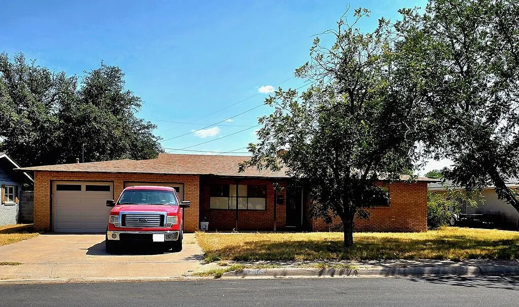 3 bed, 2.0 bath, 1802 sqft, $1,800 — Photo 1