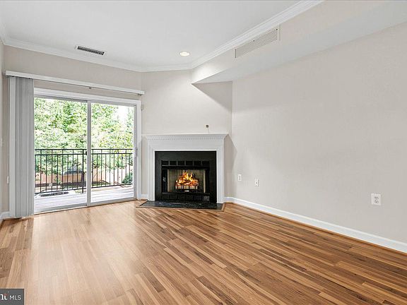 3rd image of 2330 14th St N APT 207