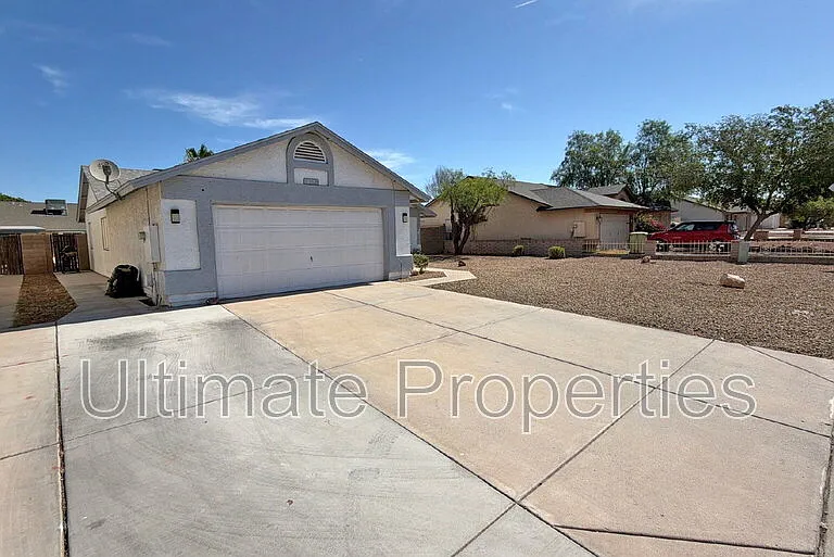 8334 W Maryland Ave — Photo 1