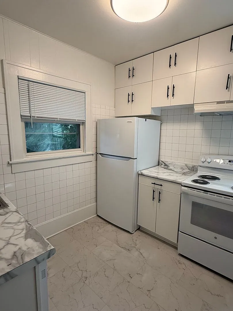 Van Hise Two Flat — Photo 2