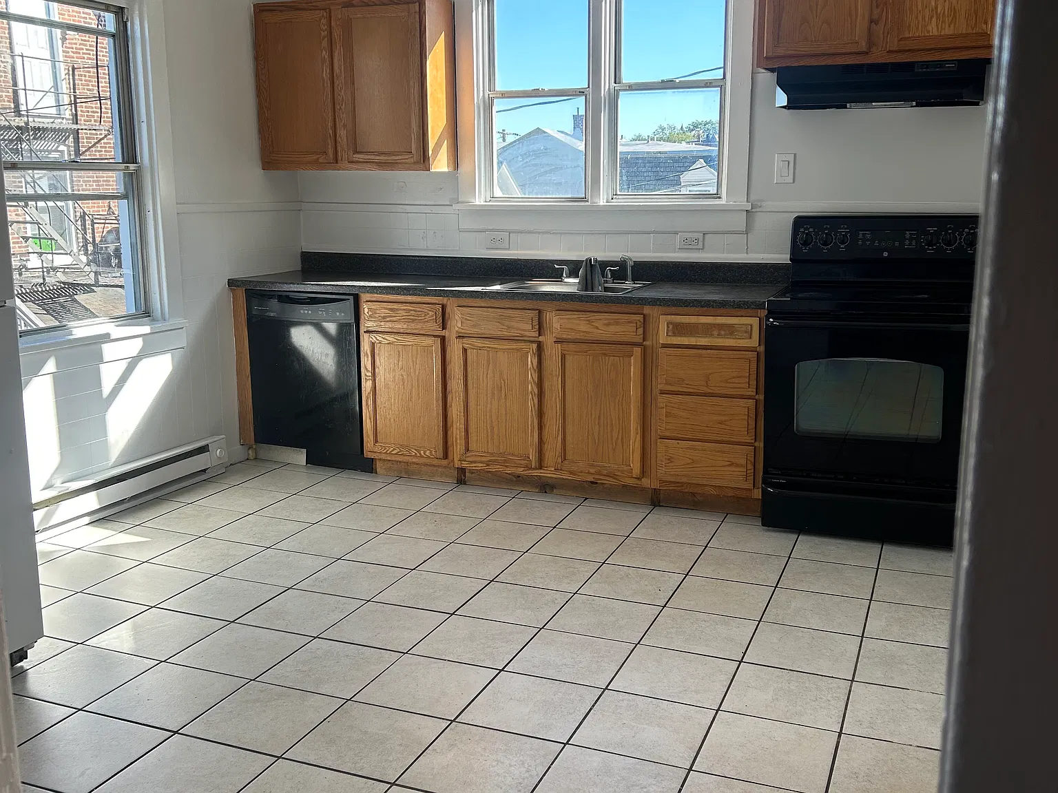 2 bed, 900 sqft, $1,600 — Photo 2