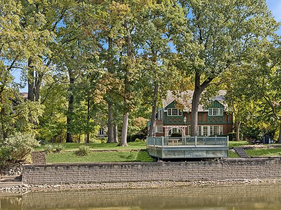 2nd image of 220 Maplewood Rd