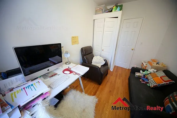 Rented by Metropolitan Realty | media 22