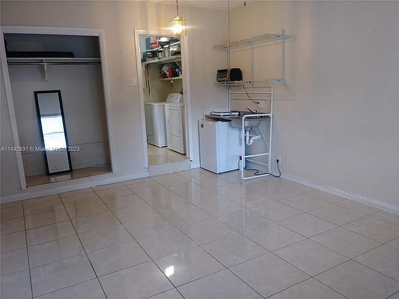 5th image of 4121 Thomas St