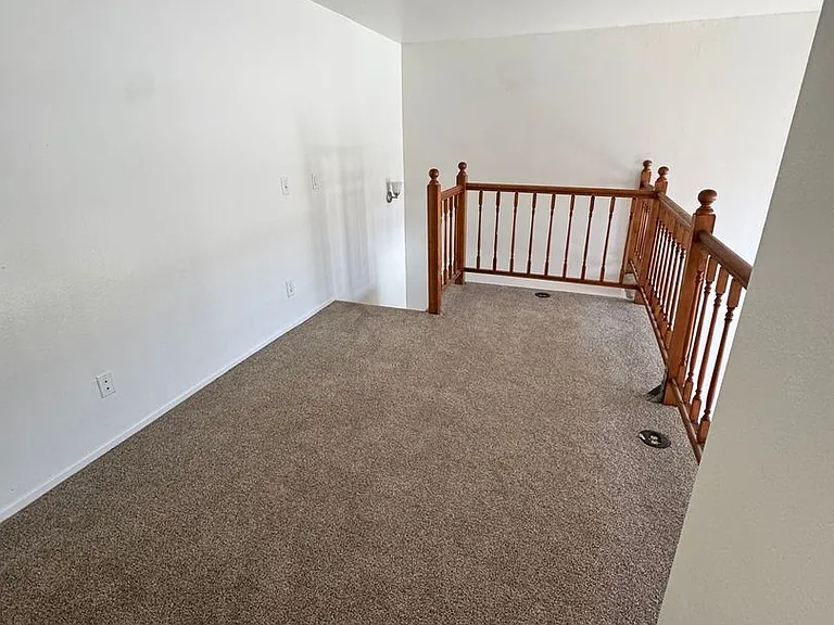 549 S Wilton Pl — Photo 5