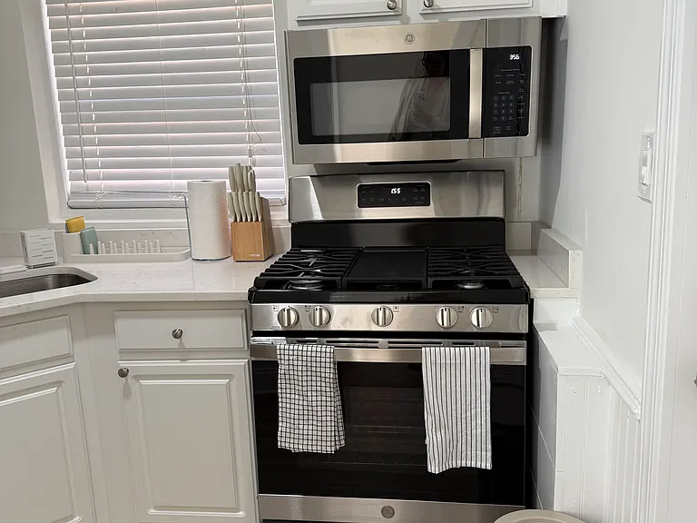 821 Barnett St NE #1 — Photo 4