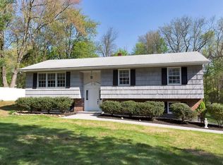 768 Delano Rd, Yorktown Heights, NY 10598