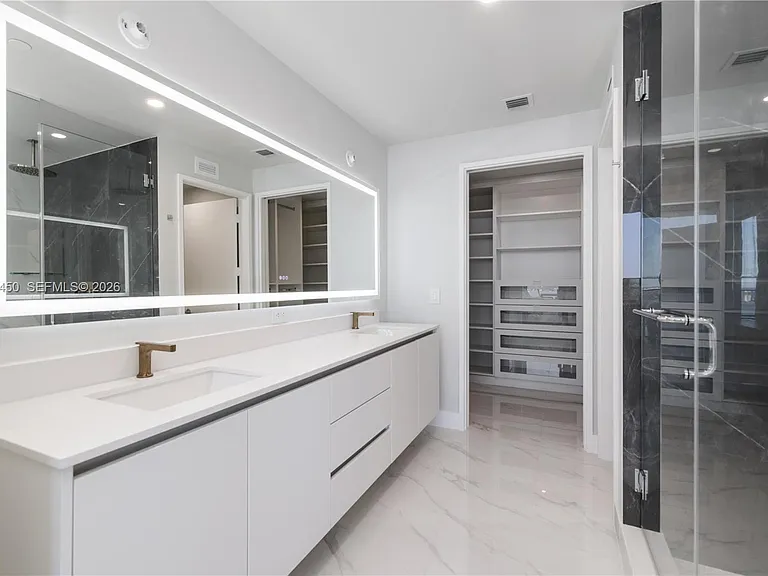 700 NE 24th St #4002 — Photo 10