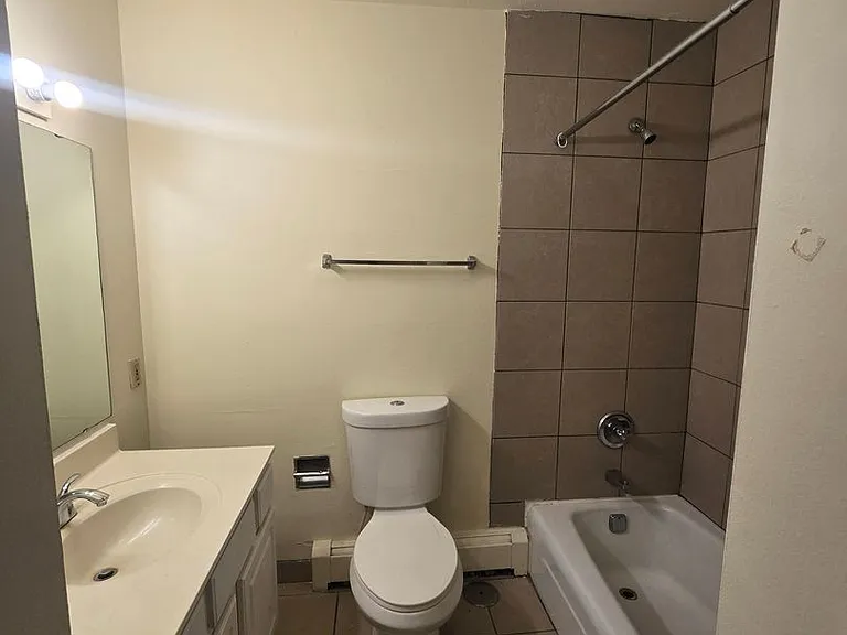 Mulford Park Apartments — Photo 9