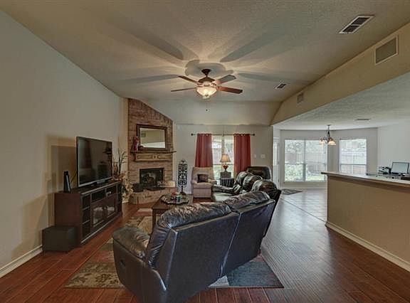 2nd image of 5703 Longhorn Ln