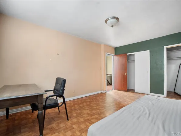 150-62 Booth Meml Avenue image 9 of 14