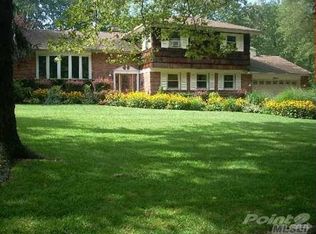 15 Skyline Dr, Huntington, NY 11743