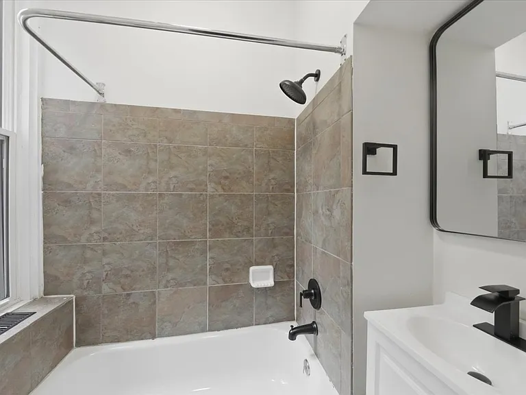2502 Halstead St — Photo 19