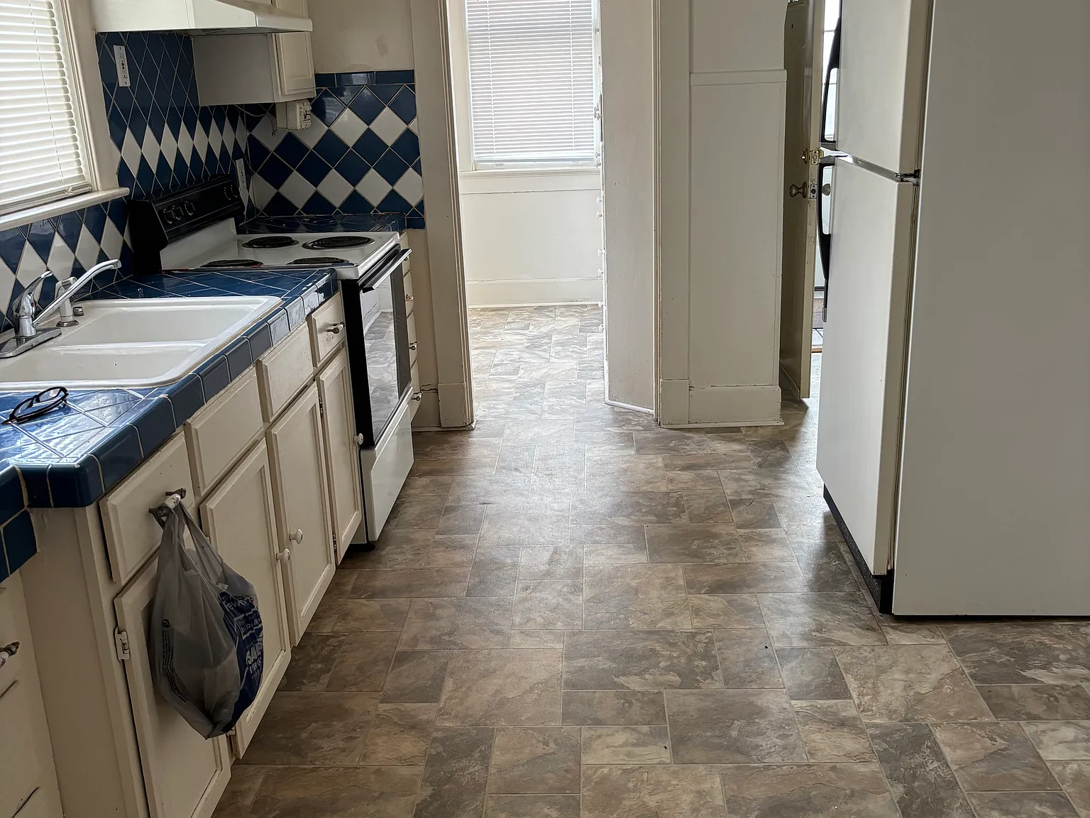 2 bed, 1680 sqft, $1,200 — Photo 4