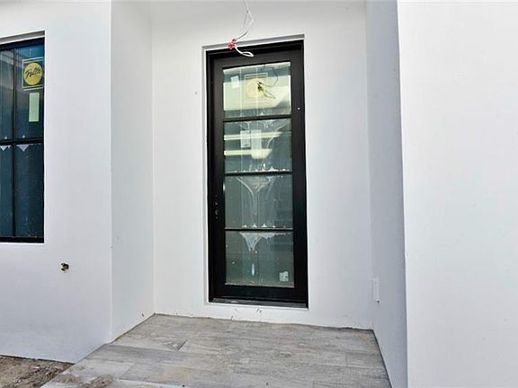 4th image of 1442 Miller Ave #1