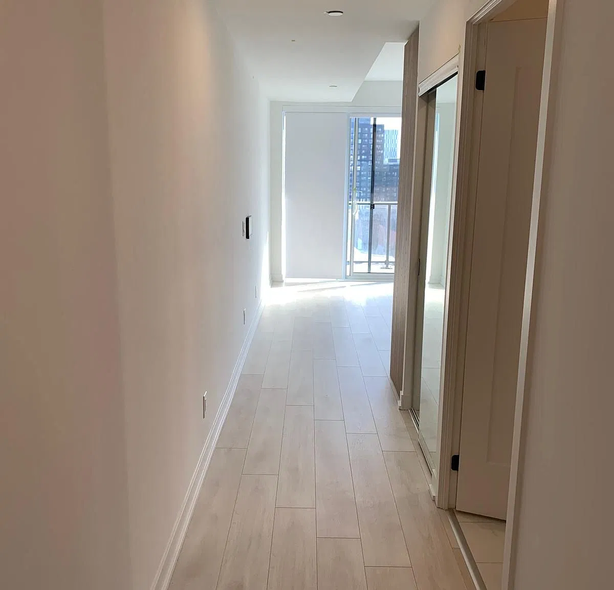 Studio, $2,000 — Photo 1