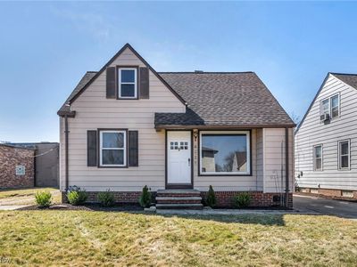 7903 Pinegrove Ave, Parma, OH, 44129