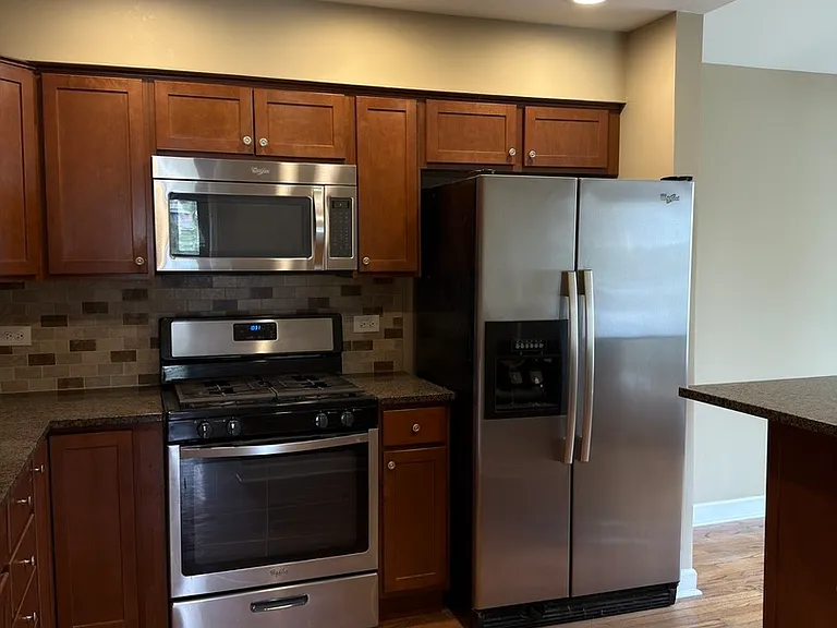 29W523 Winchester Cir S #1 — Photo 5