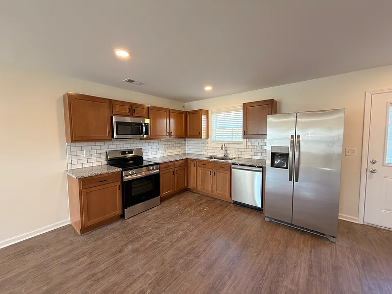 1030 Magnolia Way — Photo 3