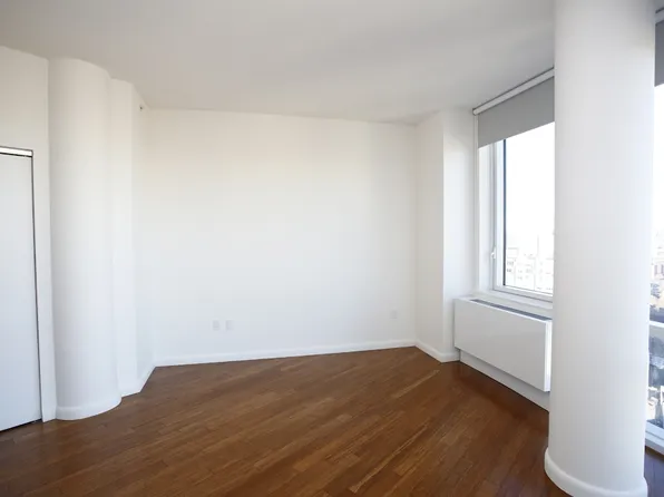 66 Rockwell Place image 5 of 24