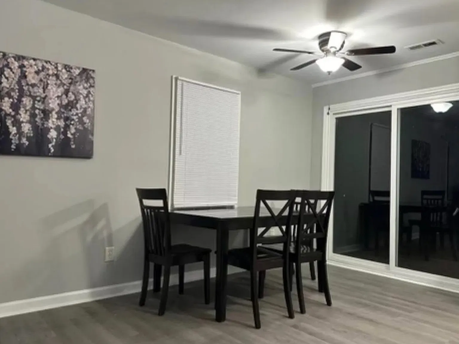 3 bed, 1376 sqft, $2,500 — Photo 4