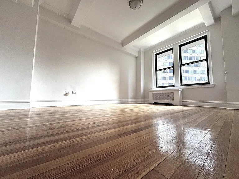 405 E 54th St #14N — Photo 3