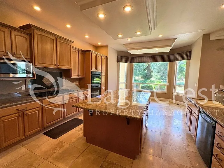 44 Vinehill Dr — Photo 64