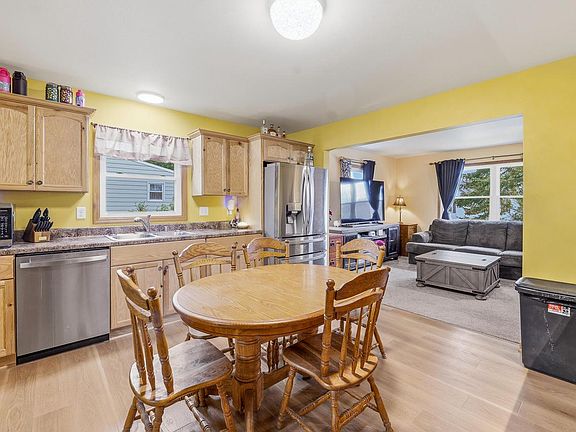 3rd image of 118 Highland AVENUE