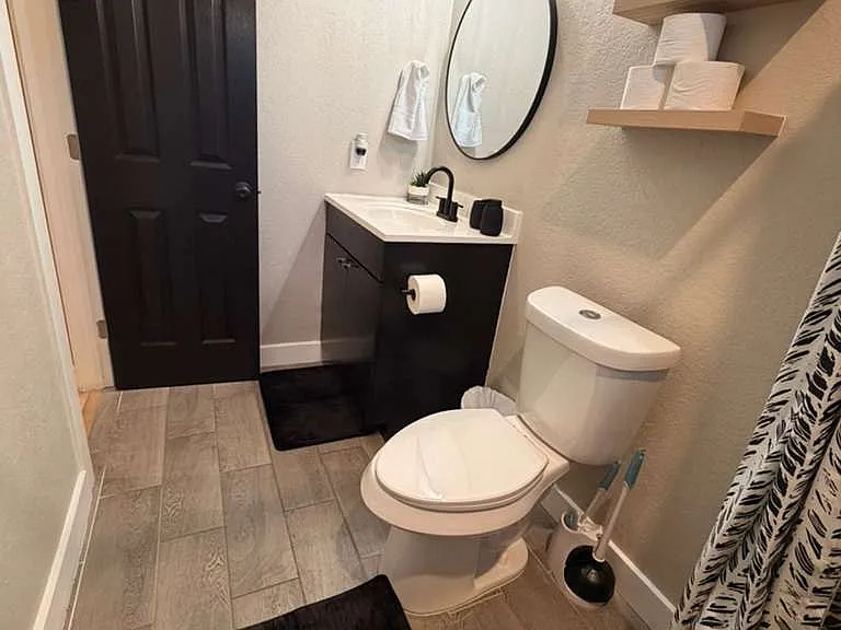 251 E Woodlawn Ave — Photo 14