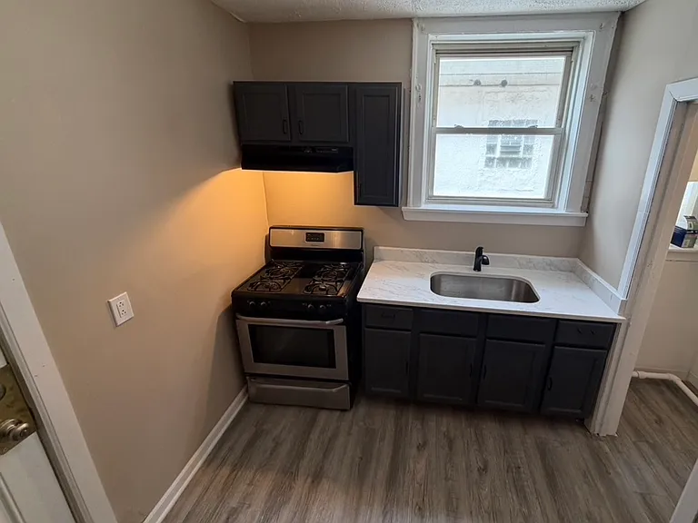 1302 W 98th Pl #1E — Photo 11