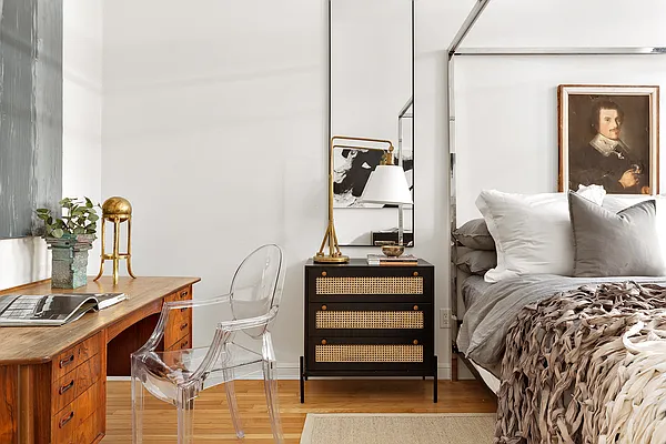 Sold by Compass | media 9