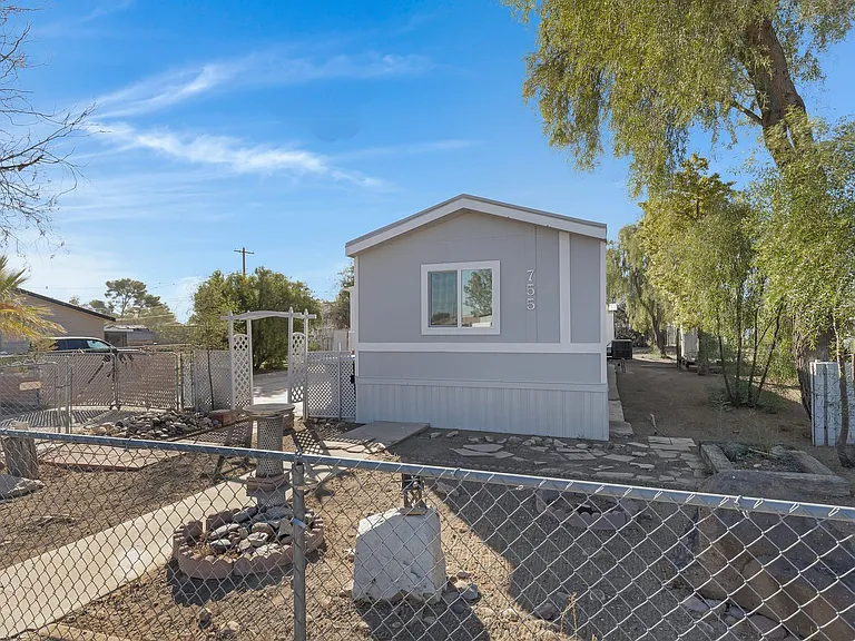 755 W Dewey Ave — Photo 22