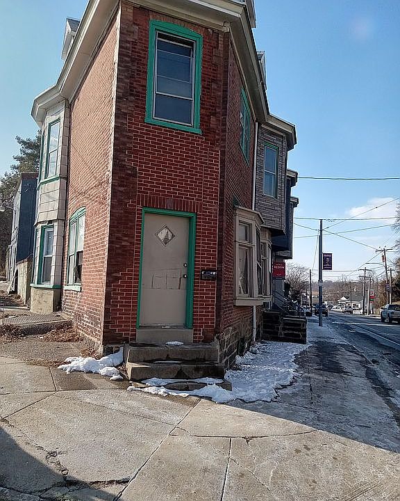 2nd image of 700 Main St