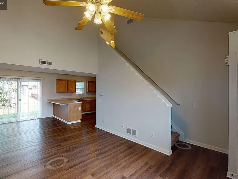 510 Wise Ave NE — Photo 2