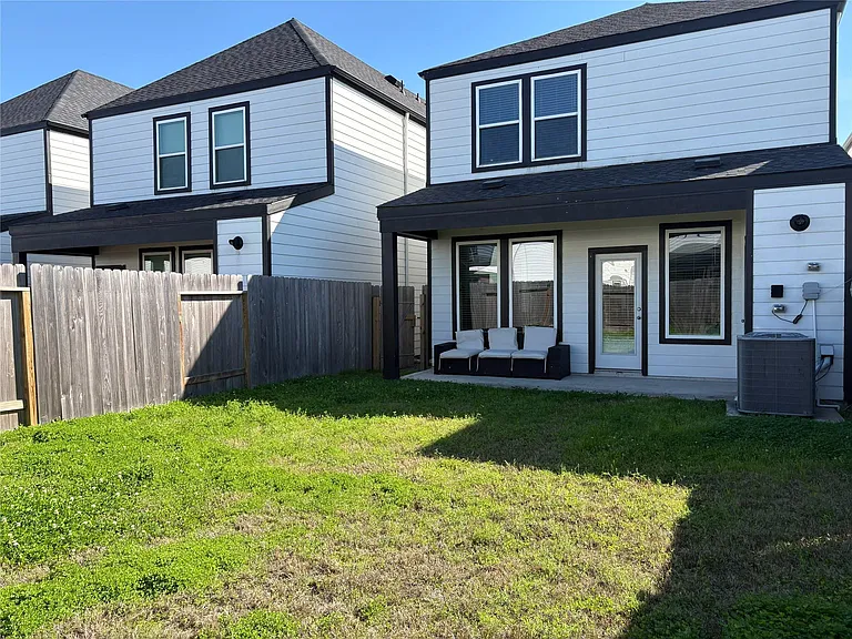2913 Crown Gate Dr — Photo 26